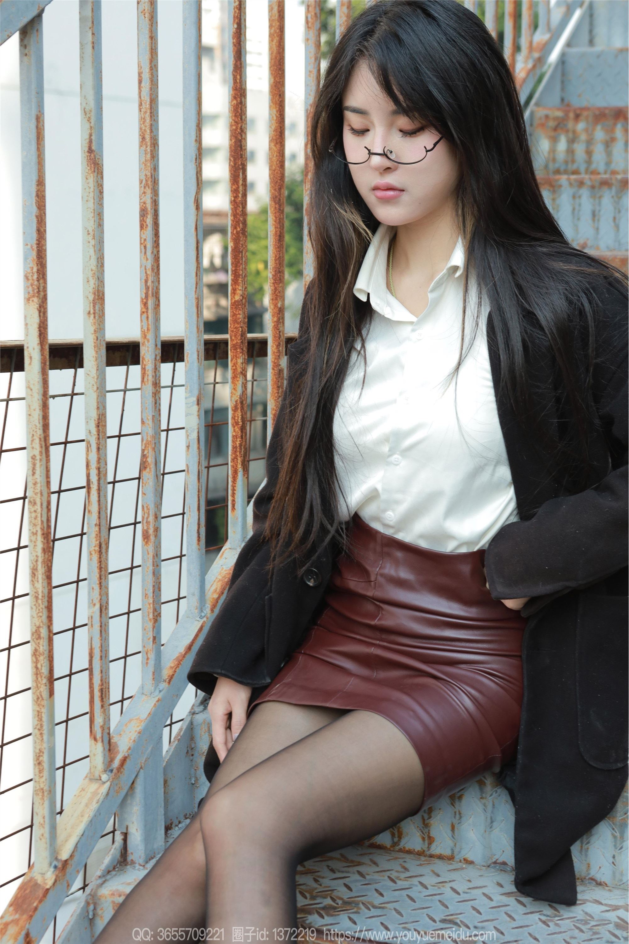 IESS异思趣向  2024.12.22 丝享家 1930 小宝《眼镜美女》